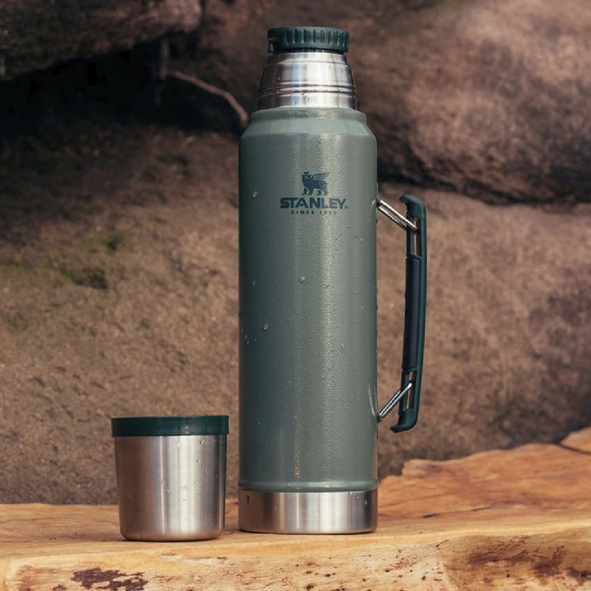 The Legendary Classic Bottle 1L - Hammertone Green