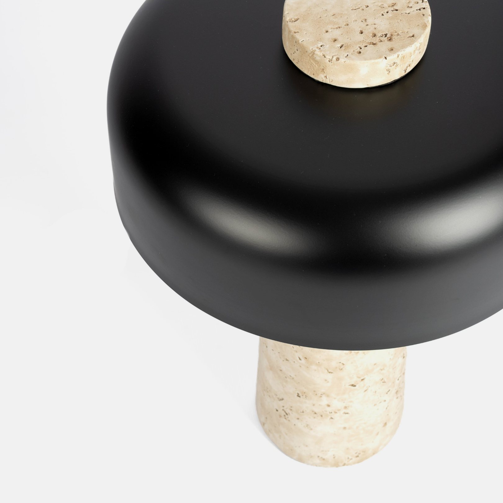 Kyro Lamp