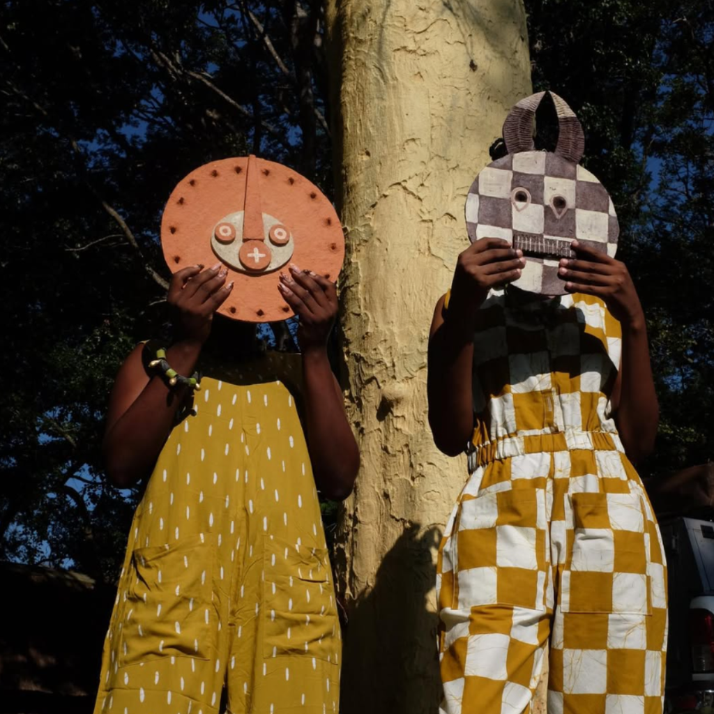 African Mask - Eland | Choc & White