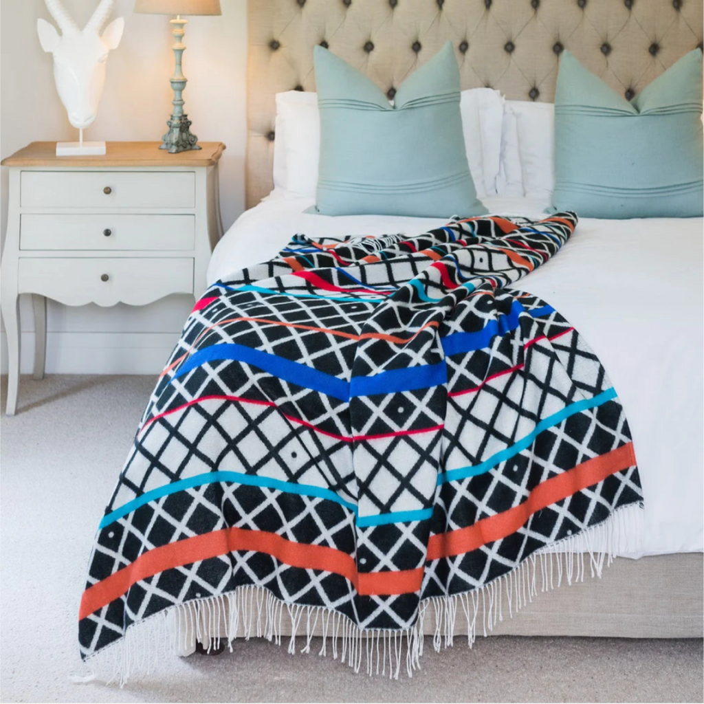 Xhosa Ithumbu Throw - Black & Natural