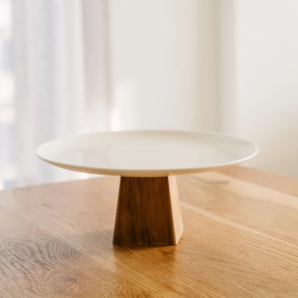 The White Cake Stand