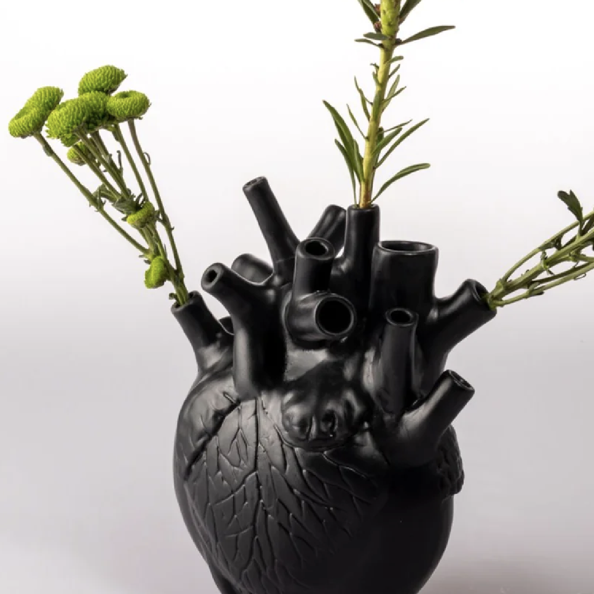 Pumping Heart Vase Medium - Black
